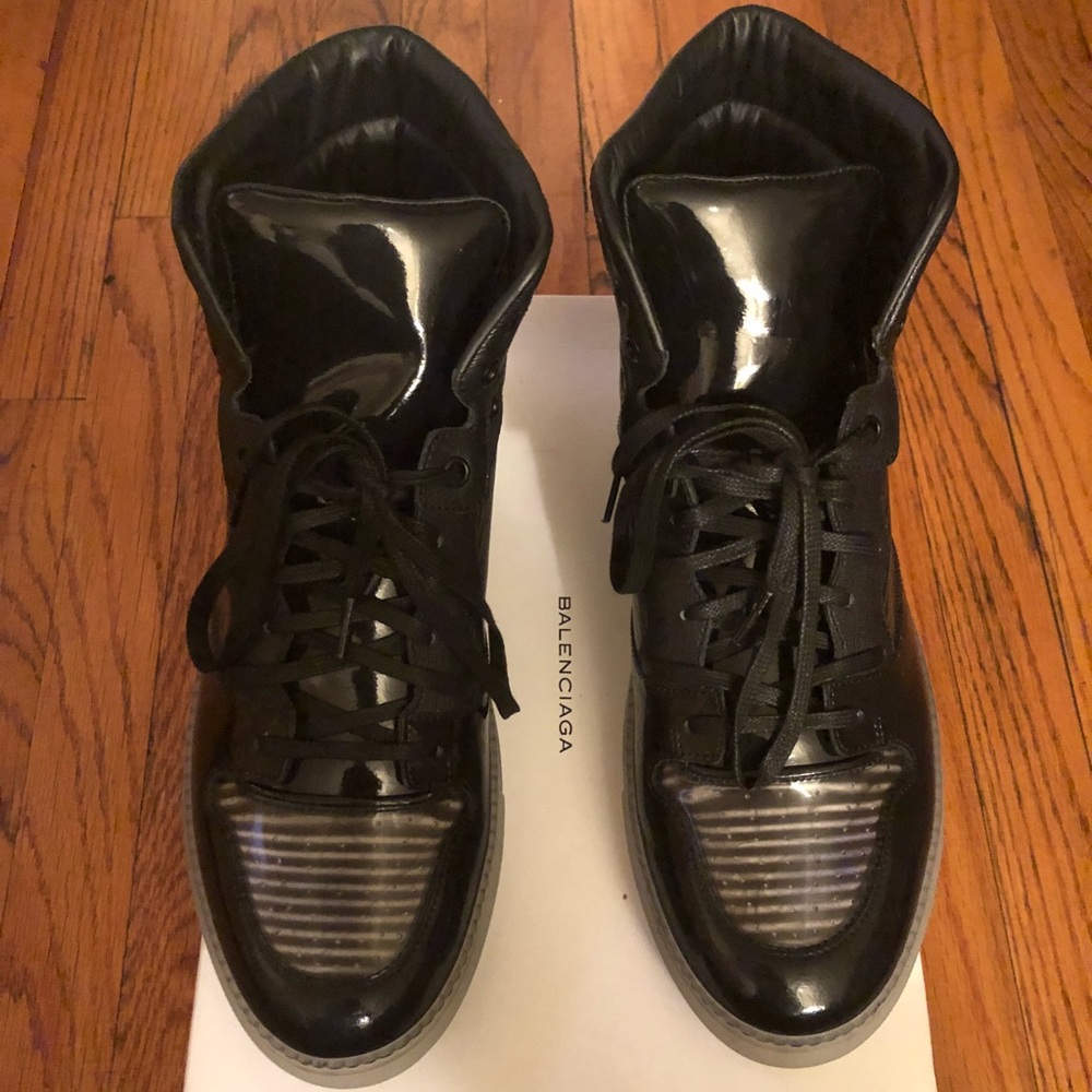 Men’s Sneakers.
